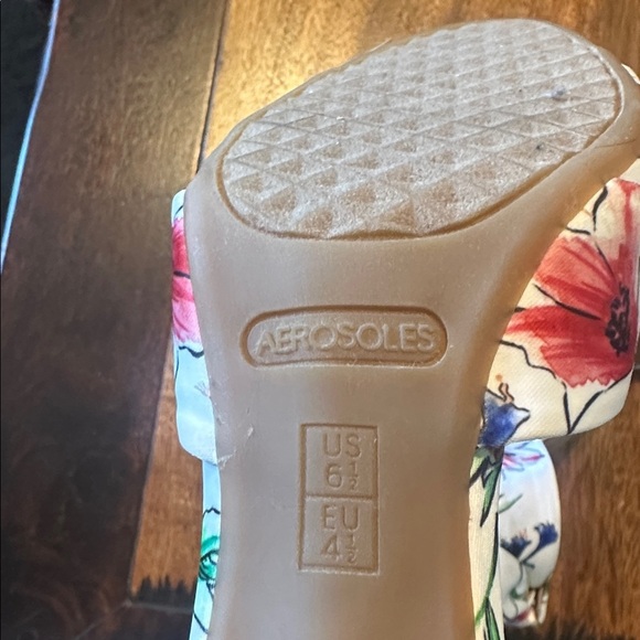 Aerosoles lovely flowery ankle tie shoes size 6.5 as new condition. - Picture 5 of 6